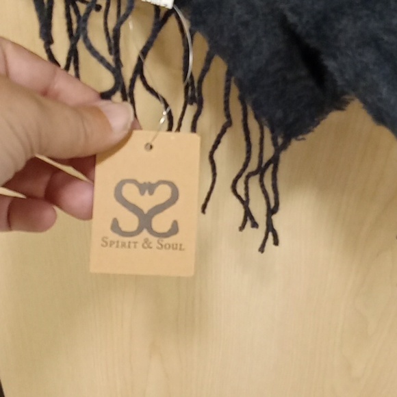 Spirit & Soul dark gray wrap. - Picture 3 of 3